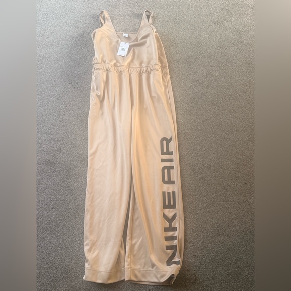 Nike Beige Jumper Size XXL NWT - Picture 1 of 6